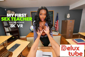 Professor Naomi Foxxx gets hot and horny for her big dick student when everyone leaves the classroom - VR