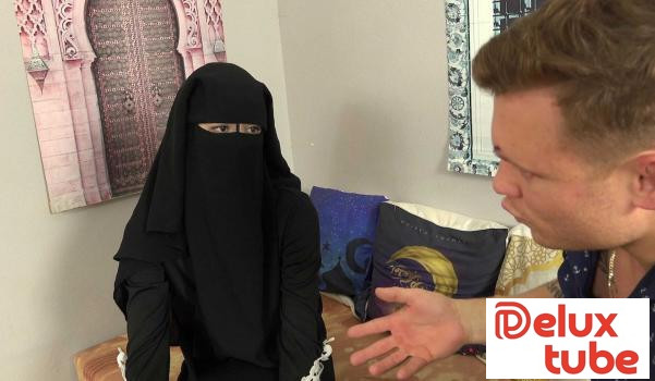 [ PornCZ ] Niqab babe needs to learn Czech - E243