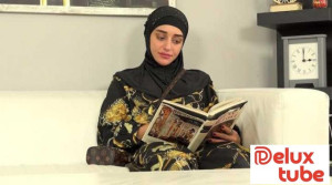 Sweet woman in hijab tried on salesman's dick instead of new clothes - E271