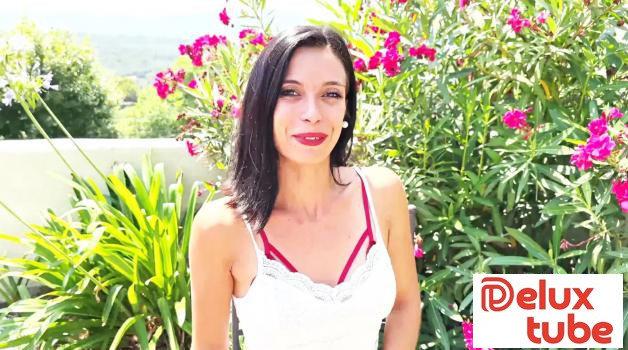 [ Jacquie Et Michel TV ] Mia, 28 years old, lawyer in Montpellier!