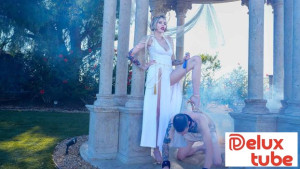 Goddess’ Royal Groove