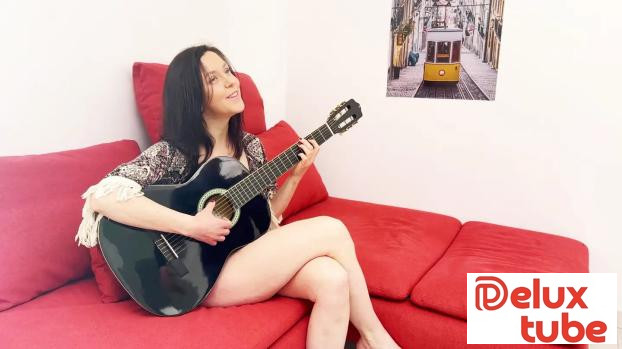 [ Jacquie Et Michel TV ] Lily Rose leaves the guitar for another activity...