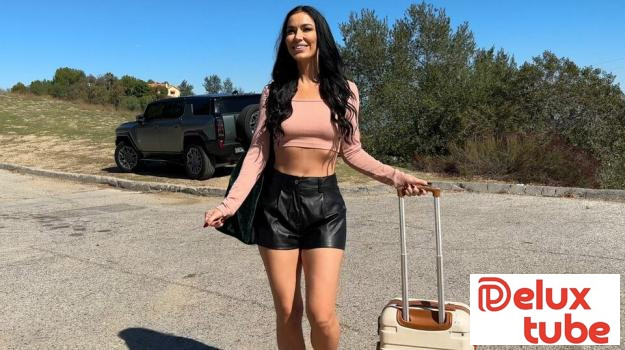 [ Porn Dude Casting ] Venus Valencia Meets Her New Roommate, Porn Dude