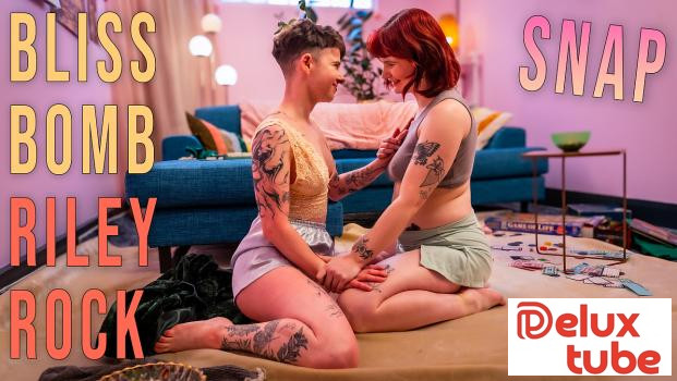 [ Girls Out West ] Snap