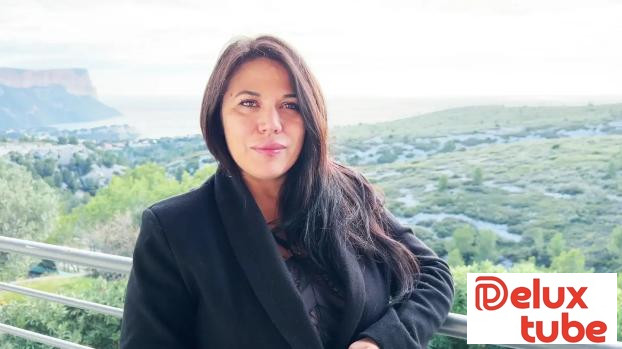 [ Jacquie Et Michel TV ] Vicky, 40 years old, two tails to start the year off right!