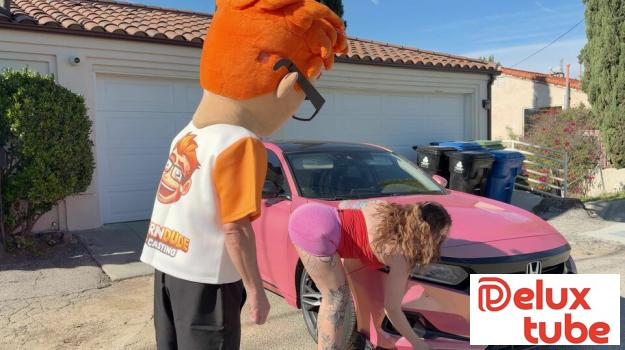 [ Porn Dude Casting ] Porn Dude Peeks Under Avalon Mira’s Hood