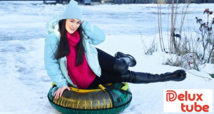 Curvy brunette Amelia Ost masturbating