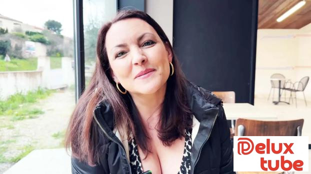 [ Jacquie Et Michel TV ] Cristal, 44 years old, caregiver in Lyon!