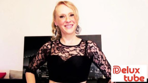 Angie, 40, throws herself into total lust!