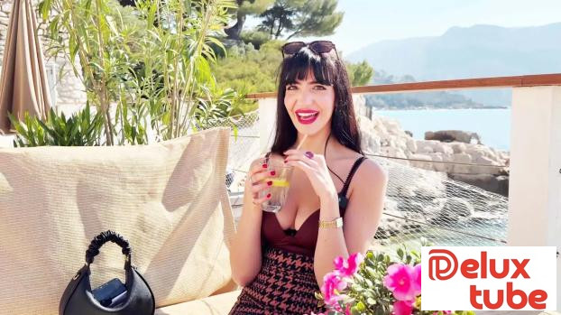 [ Jacquie Et Michel TV ] Lola, 25, takes on a challenge that impressed her   