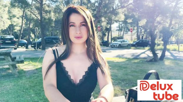 [ Jacquie Et Michel TV ] Paola, 25, dreamed of being surrounded by two guys!